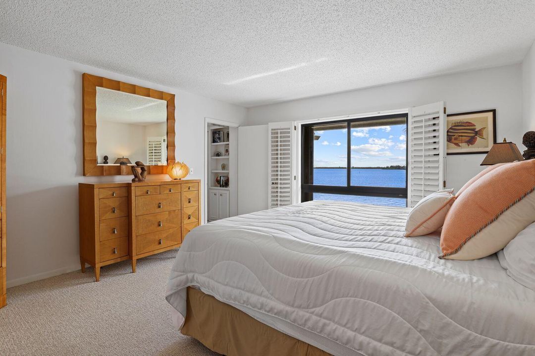 En Venta: $695,000 (2 camas, 2 baños, 1600 Pies cuadrados)