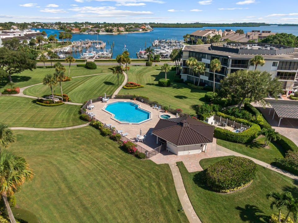 En Venta: $695,000 (2 camas, 2 baños, 1600 Pies cuadrados)