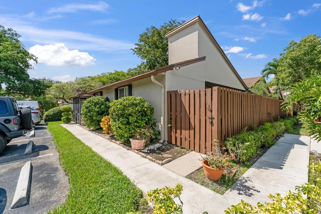 Recently Sold: $400,000 (3 beds, 2 baths, 1200 Square Feet)