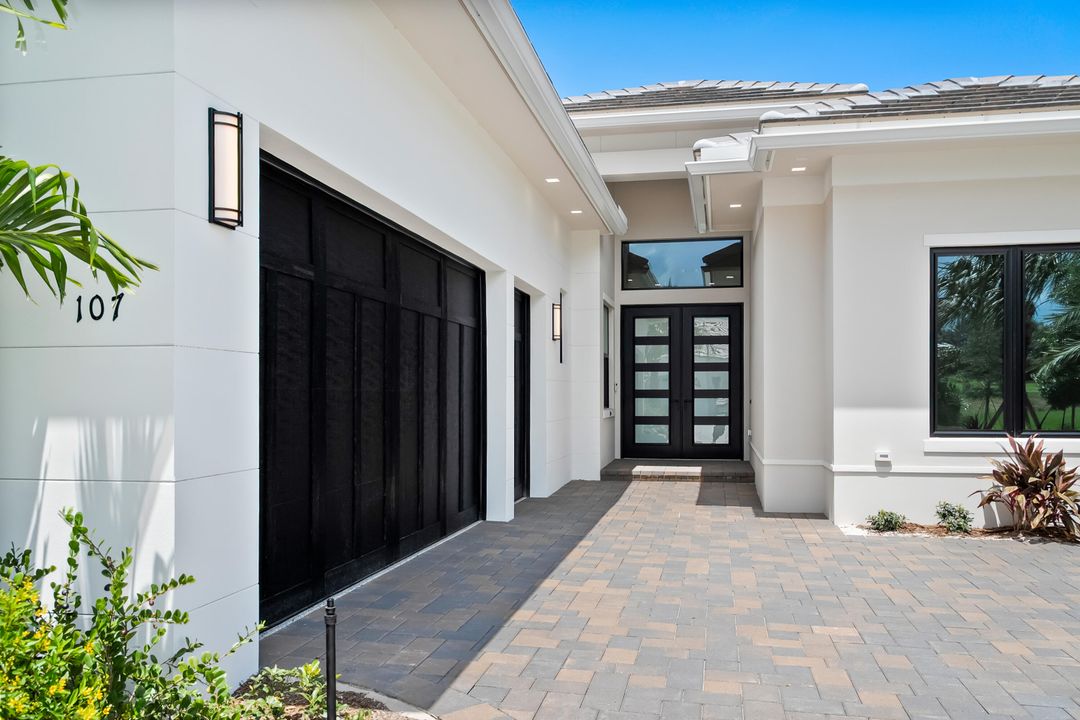 Под контрактом: $1,295,000 (3 спален, 3 ванн, 2480 Квадратных фут)