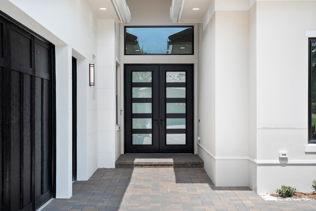 Под контрактом: $1,295,000 (3 спален, 3 ванн, 2480 Квадратных фут)