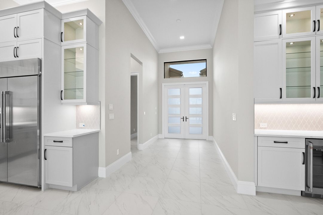 Под контрактом: $1,295,000 (3 спален, 3 ванн, 2480 Квадратных фут)