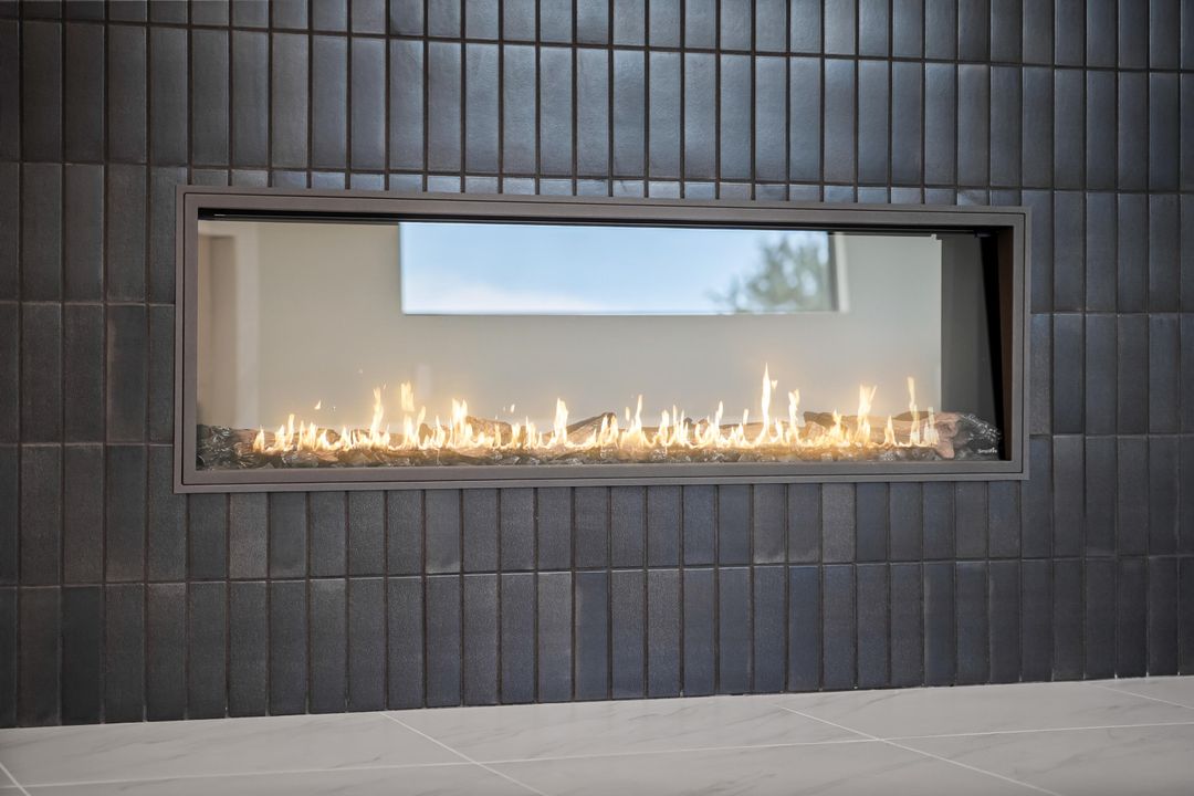 Под контрактом: $1,295,000 (3 спален, 3 ванн, 2480 Квадратных фут)