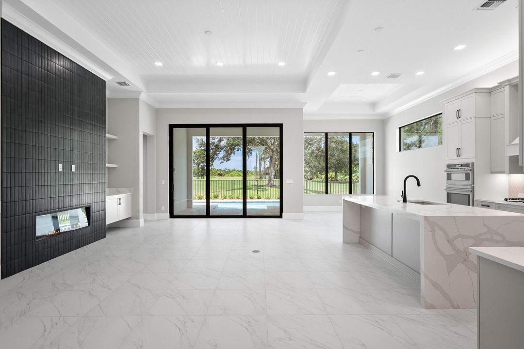 Под контрактом: $1,295,000 (3 спален, 3 ванн, 2480 Квадратных фут)