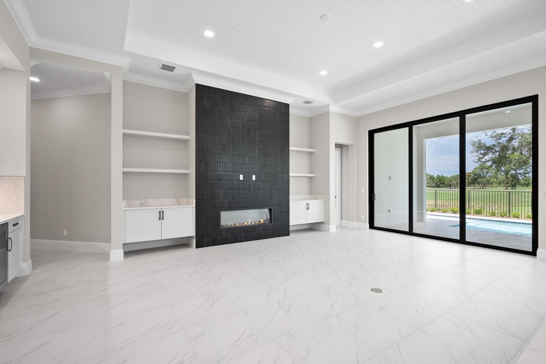 Под контрактом: $1,295,000 (3 спален, 3 ванн, 2480 Квадратных фут)