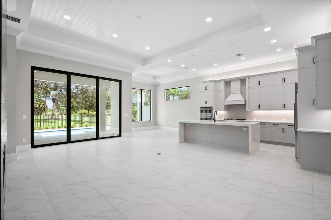 Под контрактом: $1,295,000 (3 спален, 3 ванн, 2480 Квадратных фут)