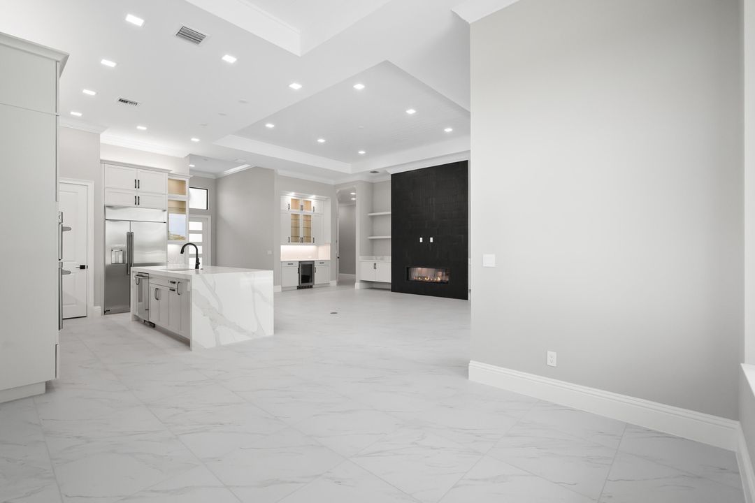 Под контрактом: $1,295,000 (3 спален, 3 ванн, 2480 Квадратных фут)