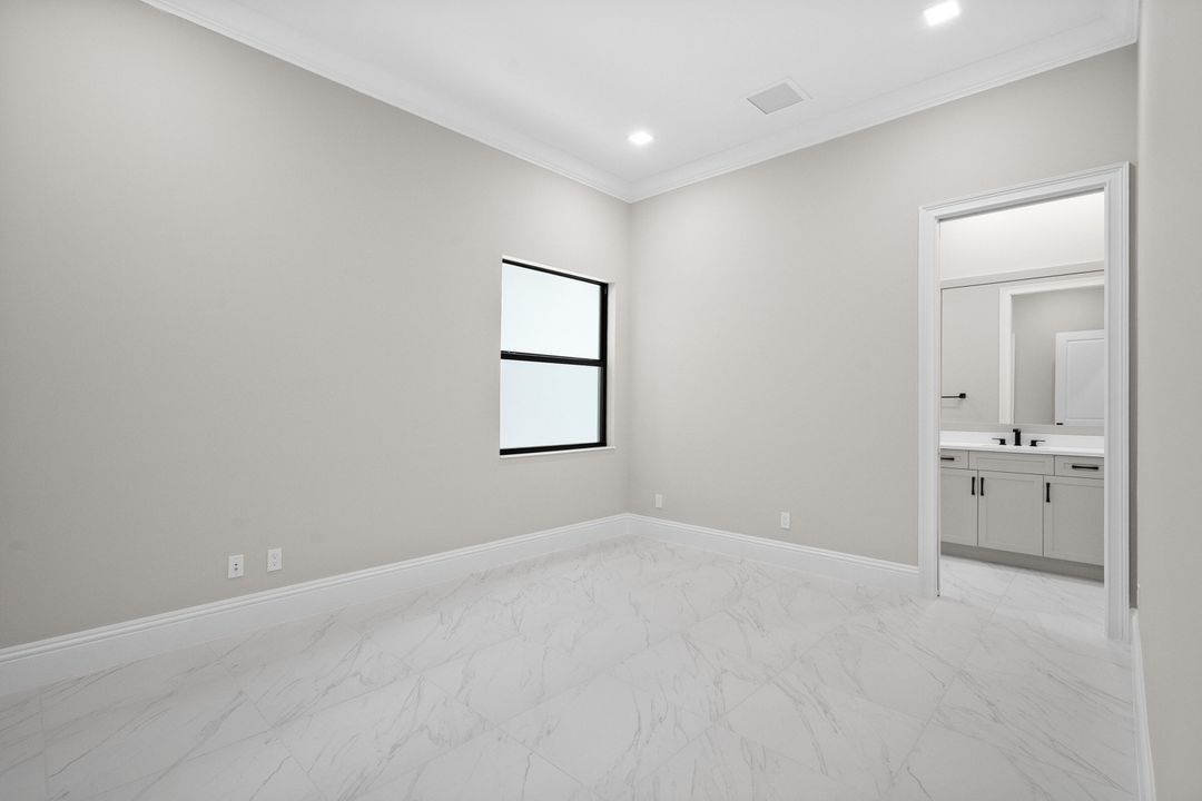 Под контрактом: $1,295,000 (3 спален, 3 ванн, 2480 Квадратных фут)