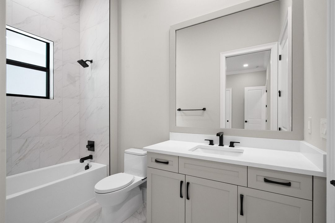 Под контрактом: $1,295,000 (3 спален, 3 ванн, 2480 Квадратных фут)