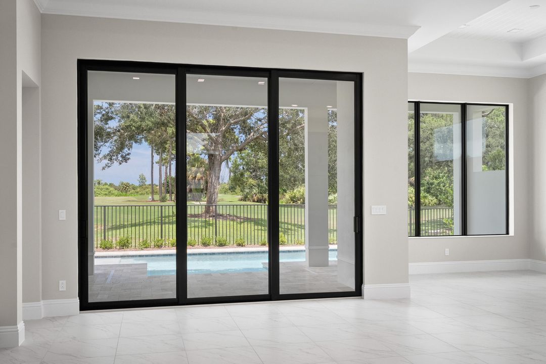 Под контрактом: $1,295,000 (3 спален, 3 ванн, 2480 Квадратных фут)