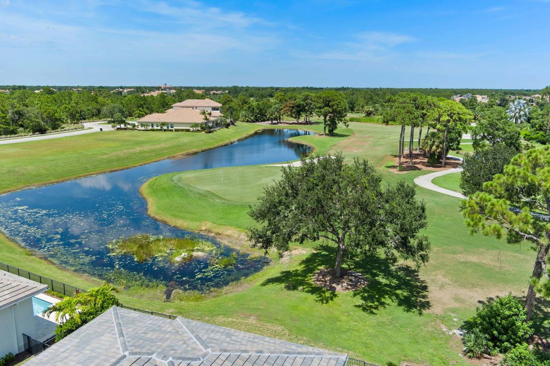 Под контрактом: $1,295,000 (3 спален, 3 ванн, 2480 Квадратных фут)