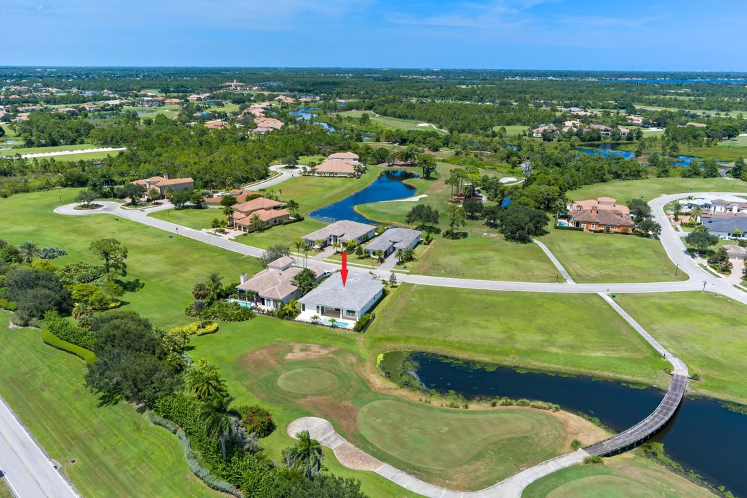 Под контрактом: $1,295,000 (3 спален, 3 ванн, 2480 Квадратных фут)