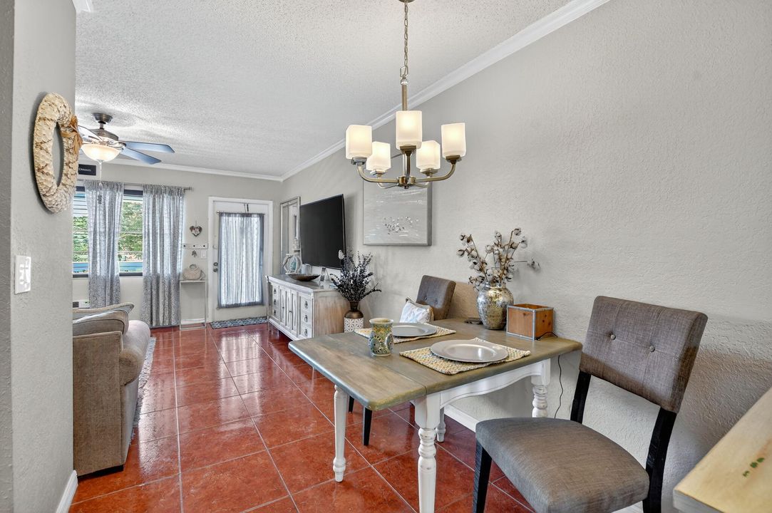 На продажу: $91,999 (1 спален, 1 ванн, 585 Квадратных фут)