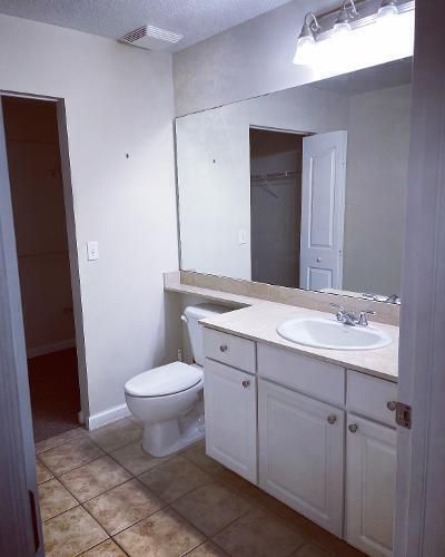 Active With Contract: $2,650 (2 beds, 2 baths, 1384 Square Feet)