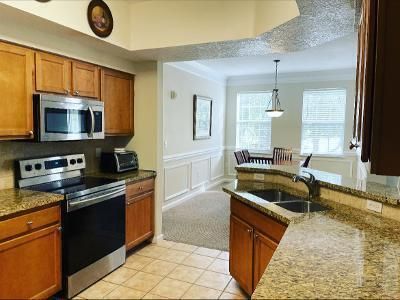 Active With Contract: $2,650 (2 beds, 2 baths, 1384 Square Feet)