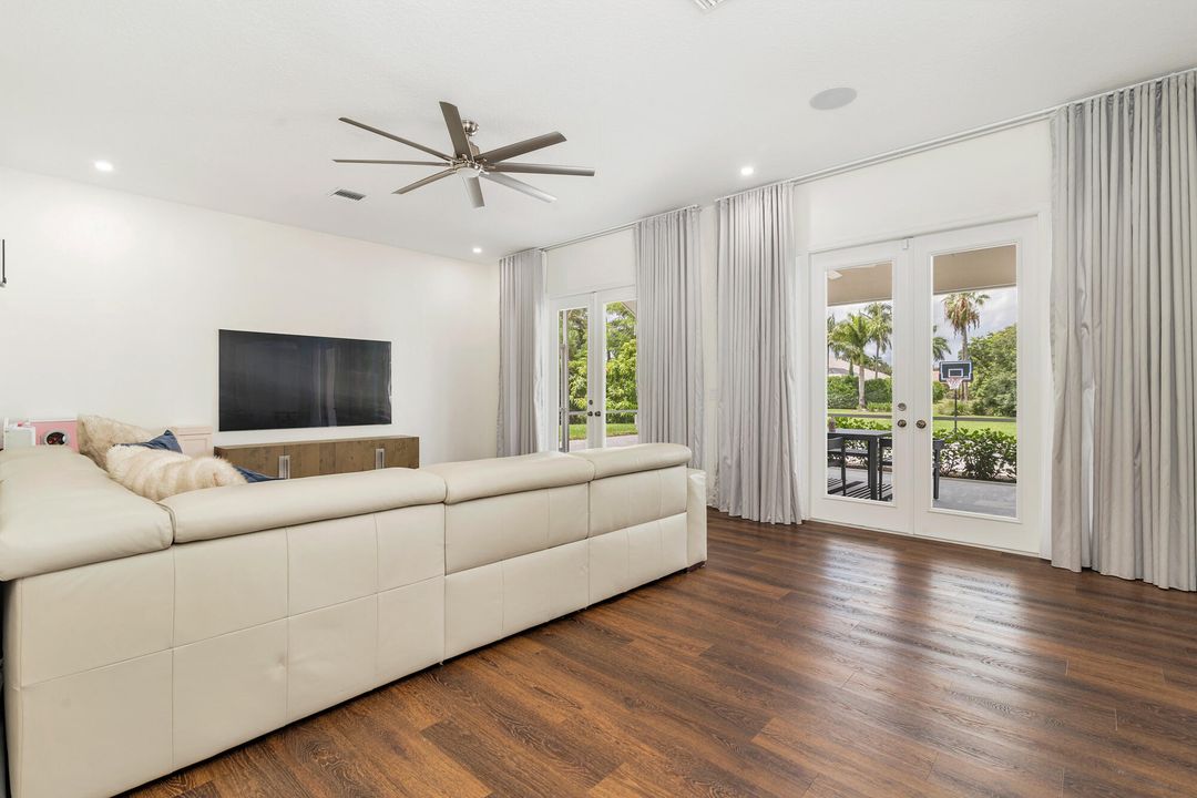 En Venta: $2,699,000 (4 camas, 3 baños, 3778 Pies cuadrados)