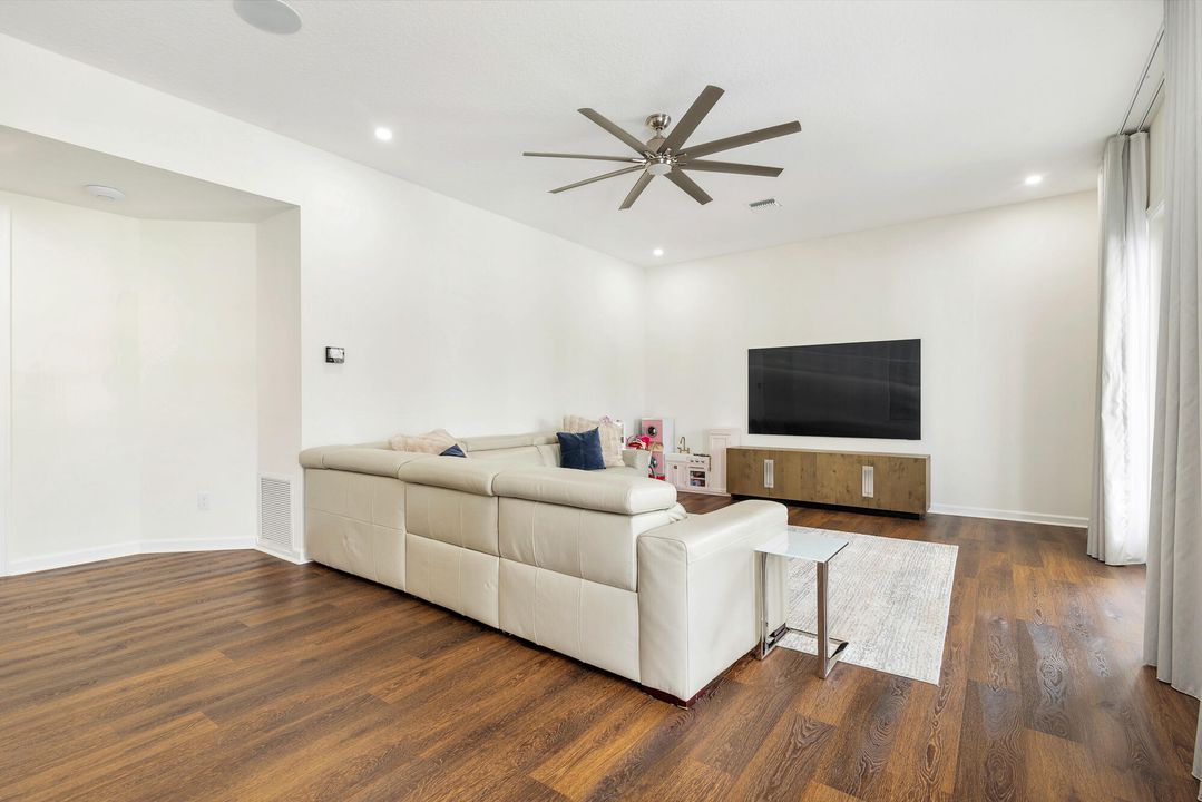 En Venta: $2,699,000 (4 camas, 3 baños, 3778 Pies cuadrados)