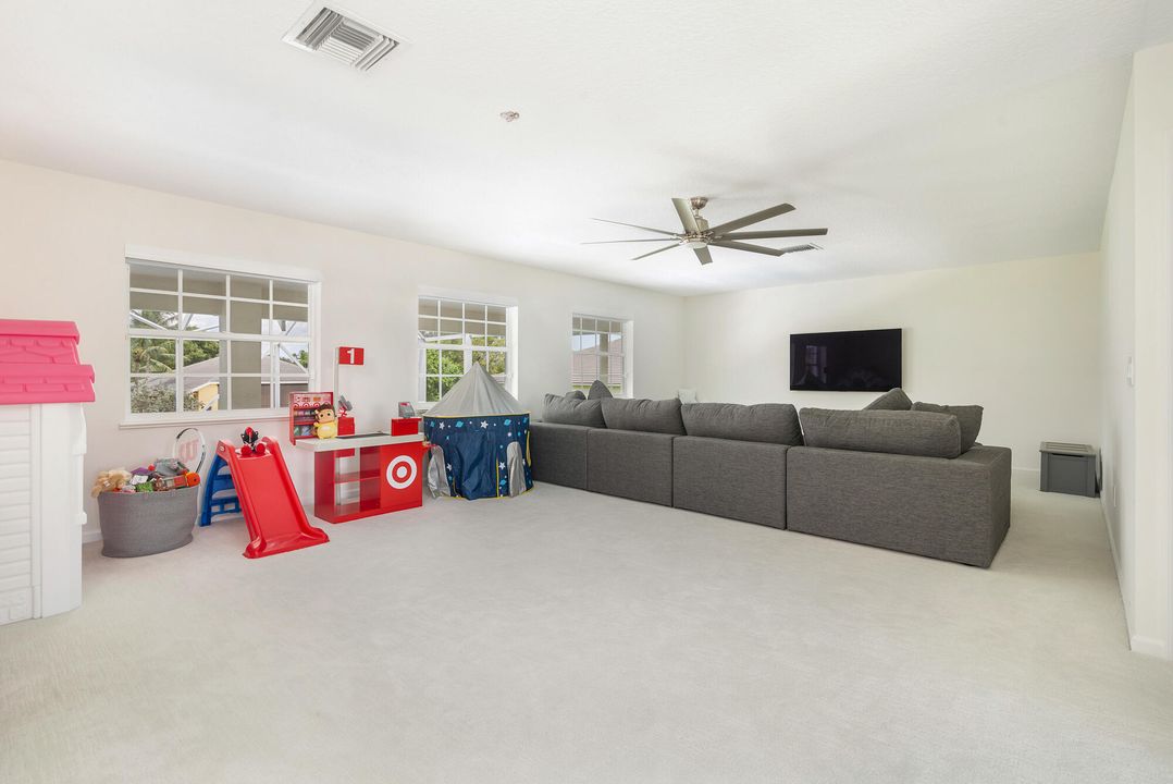 En Venta: $2,699,000 (4 camas, 3 baños, 3778 Pies cuadrados)