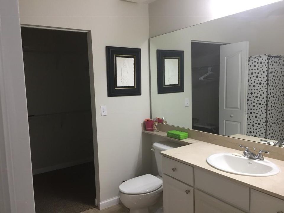 Active With Contract: $2,650 (2 beds, 2 baths, 1384 Square Feet)