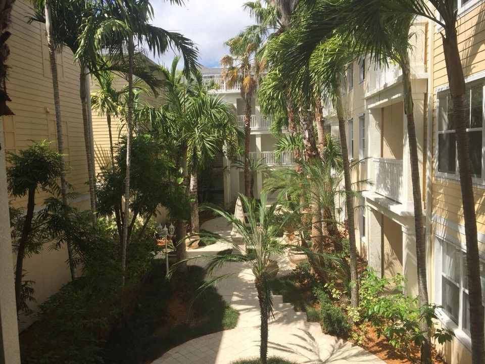 Active With Contract: $2,650 (2 beds, 2 baths, 1384 Square Feet)