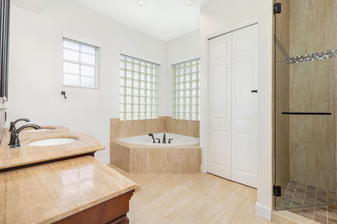 En Venta: $2,699,000 (4 camas, 3 baños, 3778 Pies cuadrados)