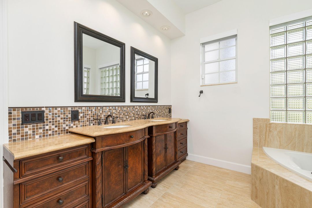 En Venta: $2,699,000 (4 camas, 3 baños, 3778 Pies cuadrados)