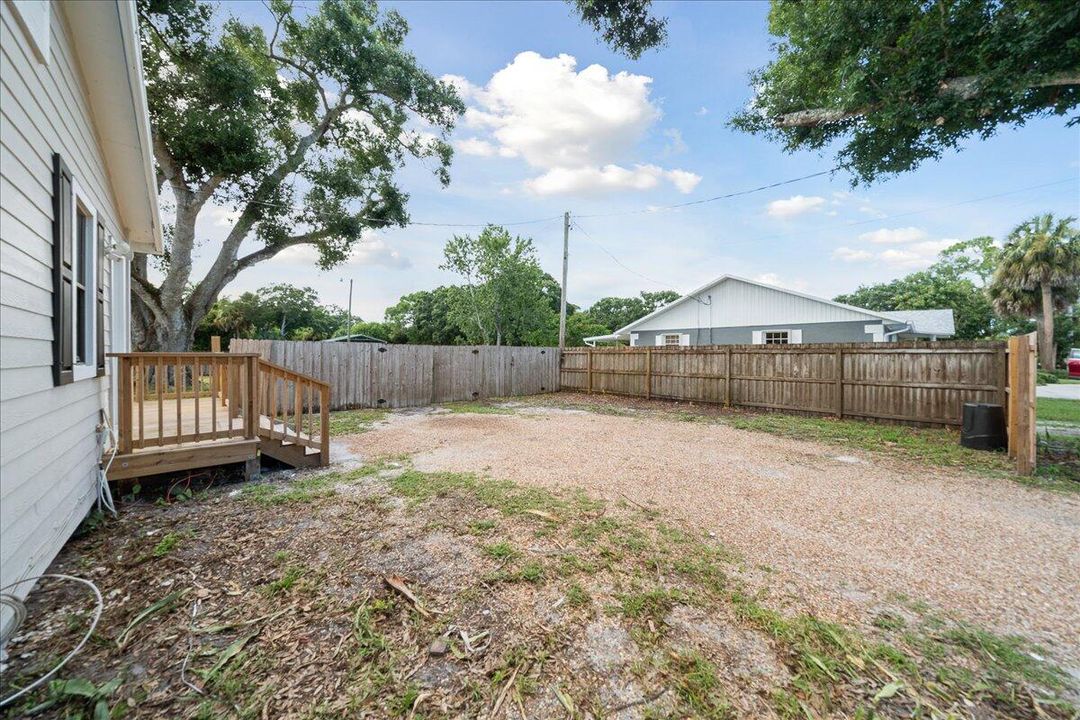 For Sale: $209,000 (2 beds, 1 baths, 936 Square Feet)