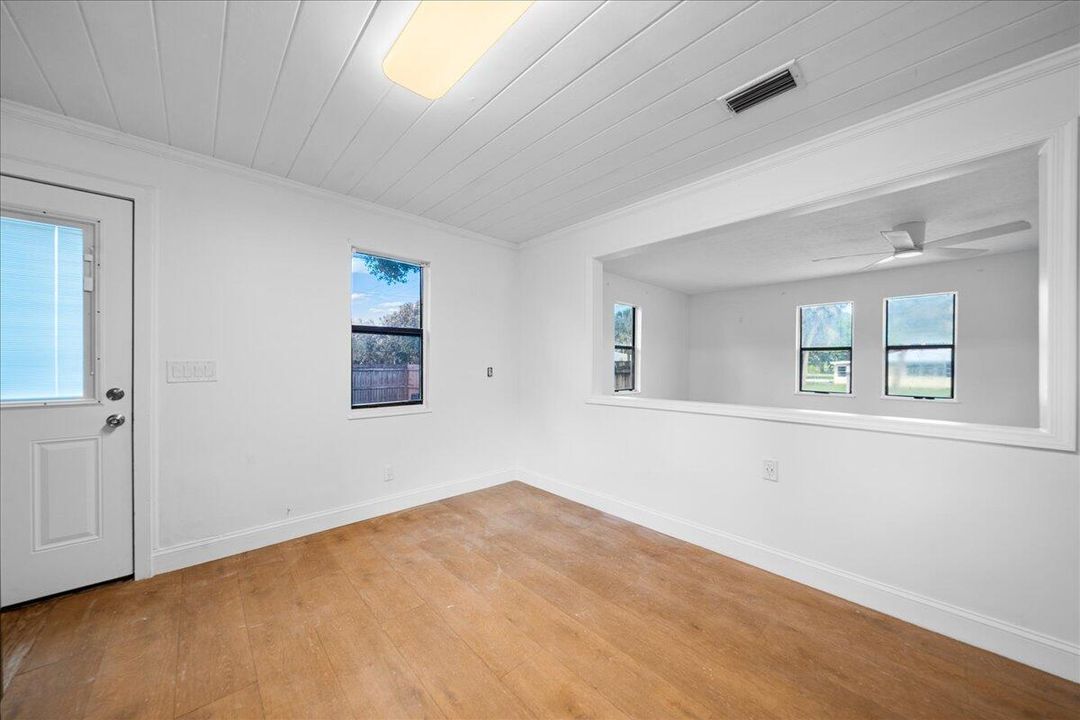 For Sale: $209,000 (2 beds, 1 baths, 936 Square Feet)