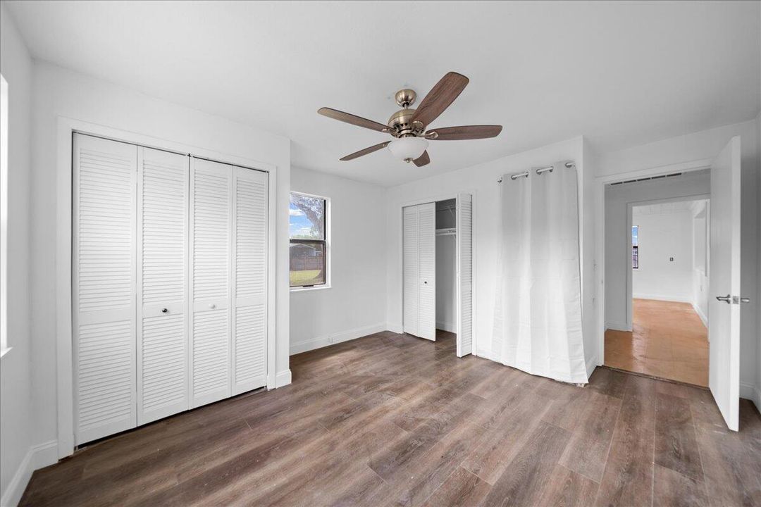 For Sale: $209,000 (2 beds, 1 baths, 936 Square Feet)