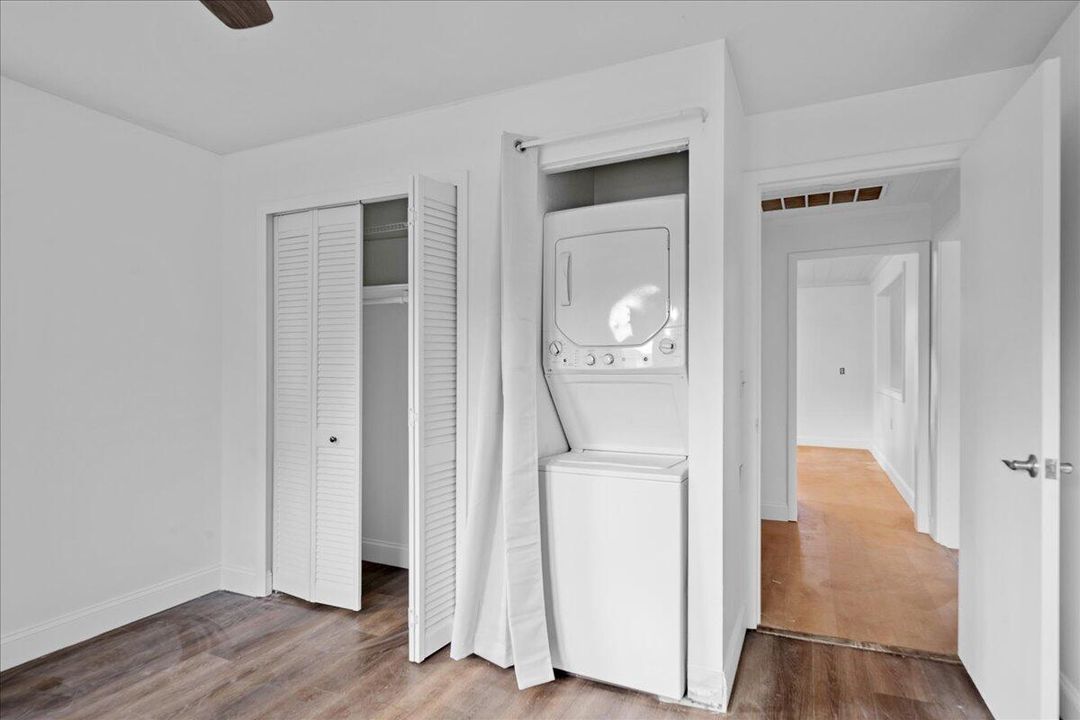 For Sale: $209,000 (2 beds, 1 baths, 936 Square Feet)