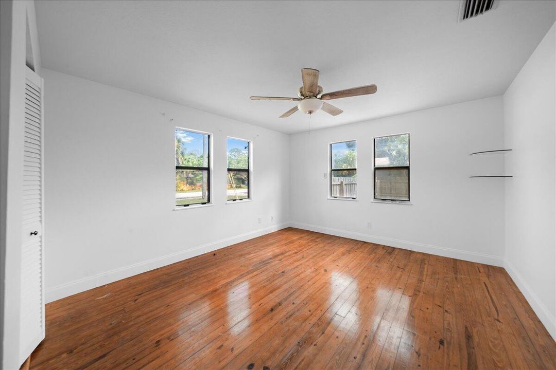 For Sale: $209,000 (2 beds, 1 baths, 936 Square Feet)