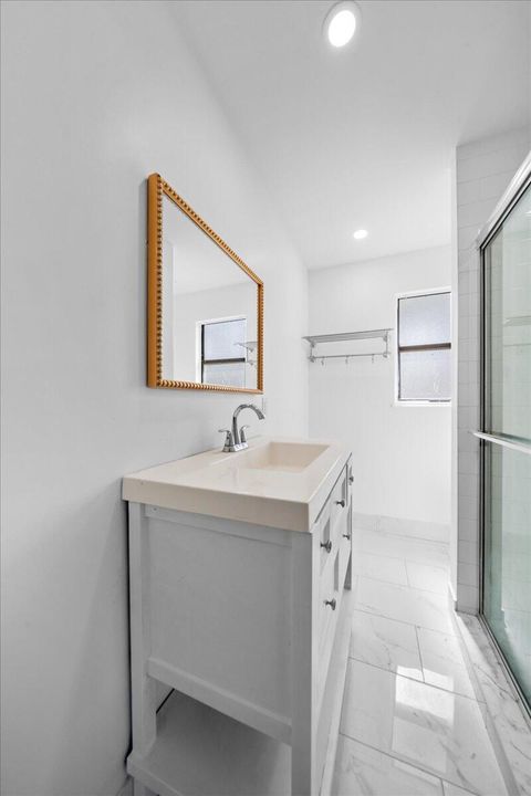 For Sale: $209,000 (2 beds, 1 baths, 936 Square Feet)