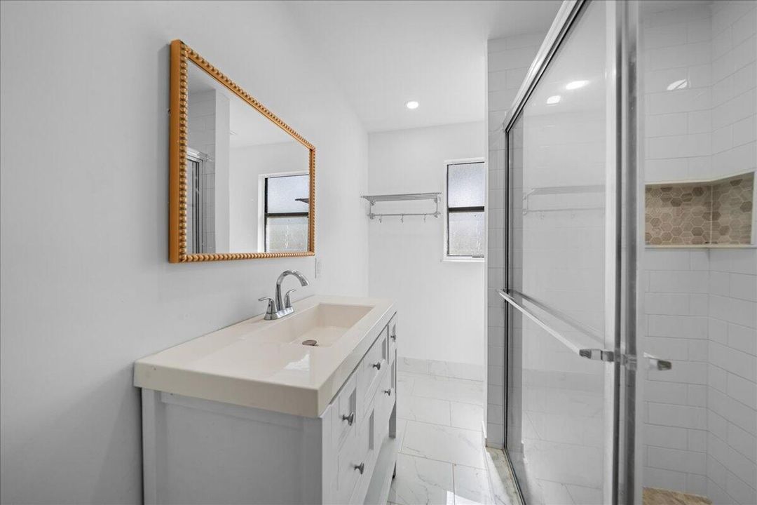 For Sale: $209,000 (2 beds, 1 baths, 936 Square Feet)