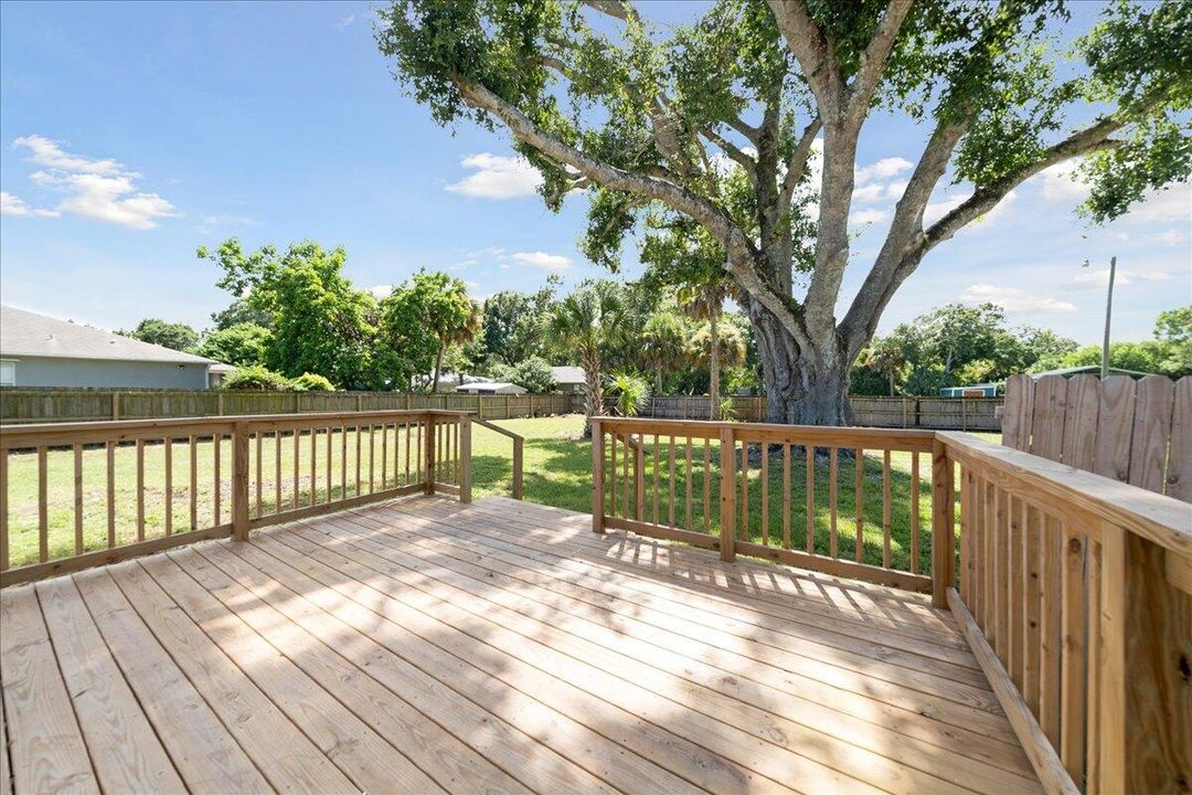 For Sale: $209,000 (2 beds, 1 baths, 936 Square Feet)