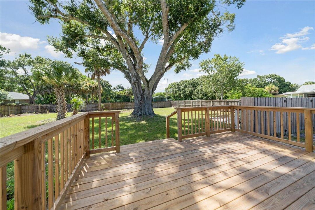 For Sale: $209,000 (2 beds, 1 baths, 936 Square Feet)