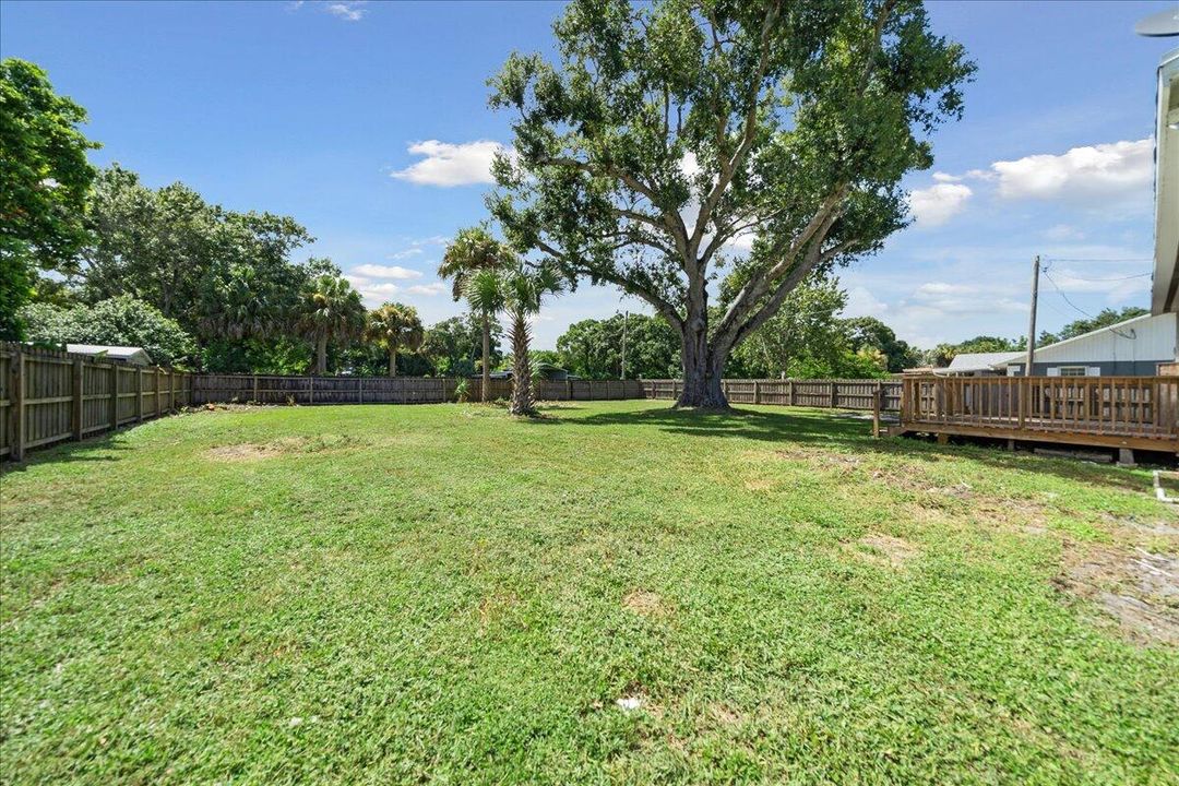 For Sale: $209,000 (2 beds, 1 baths, 936 Square Feet)