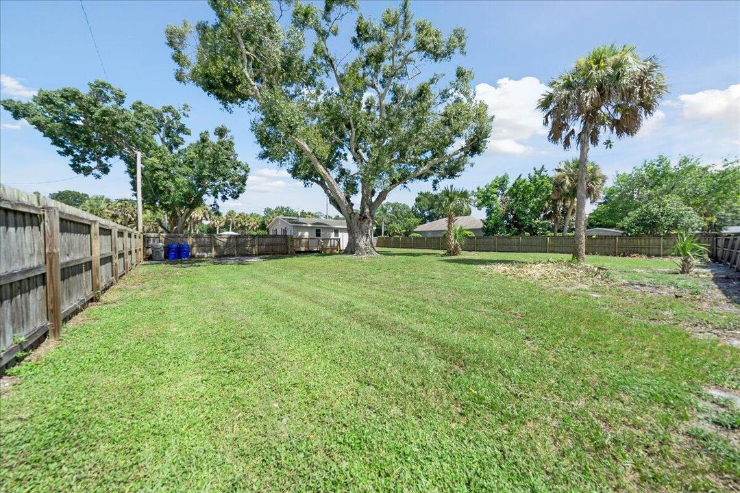 For Sale: $209,000 (2 beds, 1 baths, 936 Square Feet)