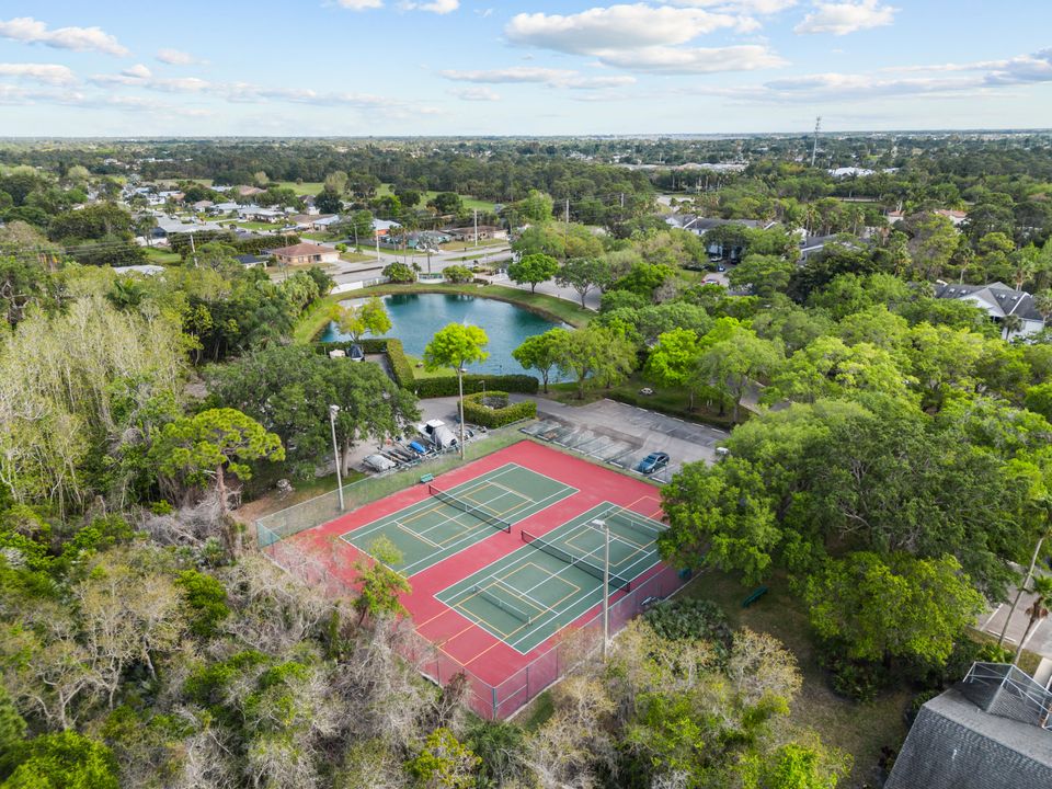 Active With Contract: $190,000 (2 beds, 2 baths, 1018 Square Feet)