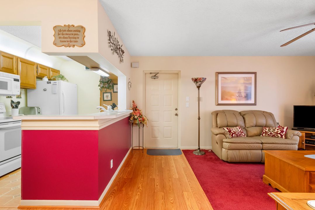 Active With Contract: $190,000 (2 beds, 2 baths, 1018 Square Feet)