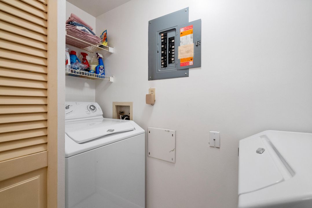 Active With Contract: $190,000 (2 beds, 2 baths, 1018 Square Feet)