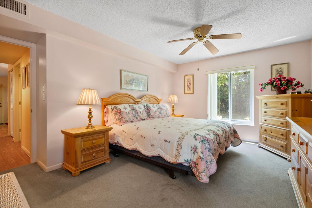 Active With Contract: $190,000 (2 beds, 2 baths, 1018 Square Feet)