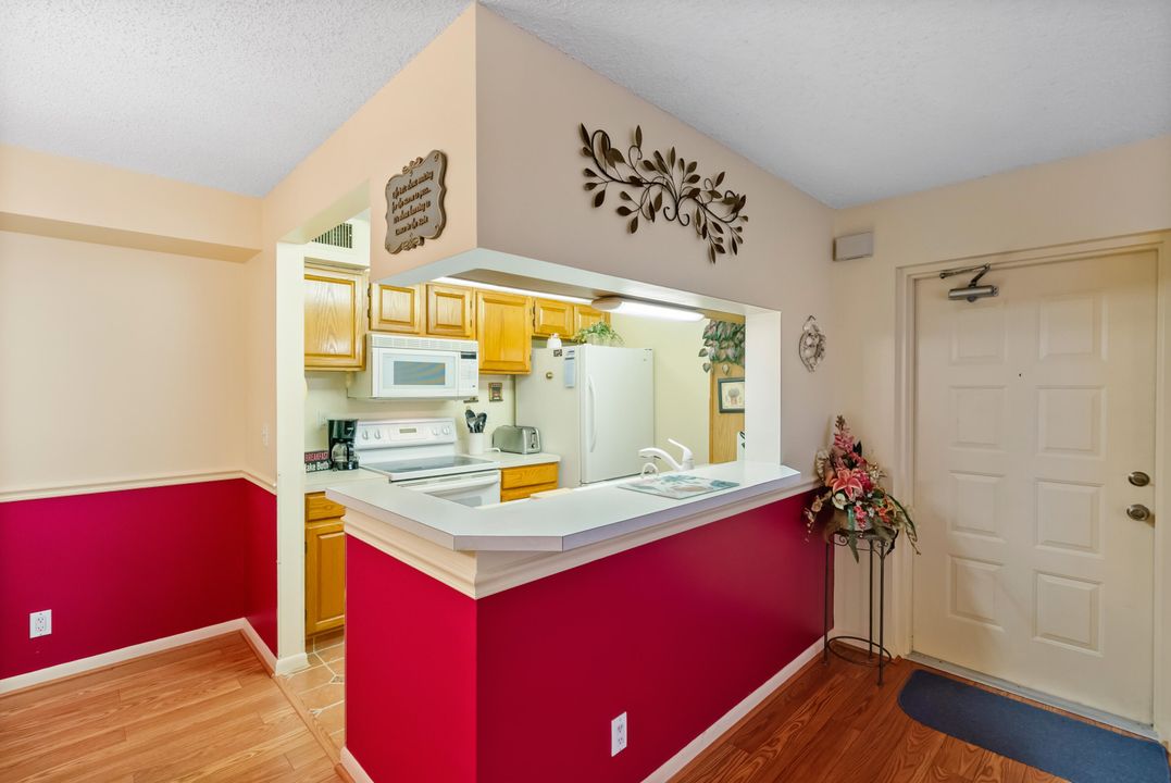 Active With Contract: $190,000 (2 beds, 2 baths, 1018 Square Feet)