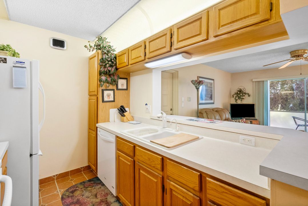 Active With Contract: $190,000 (2 beds, 2 baths, 1018 Square Feet)