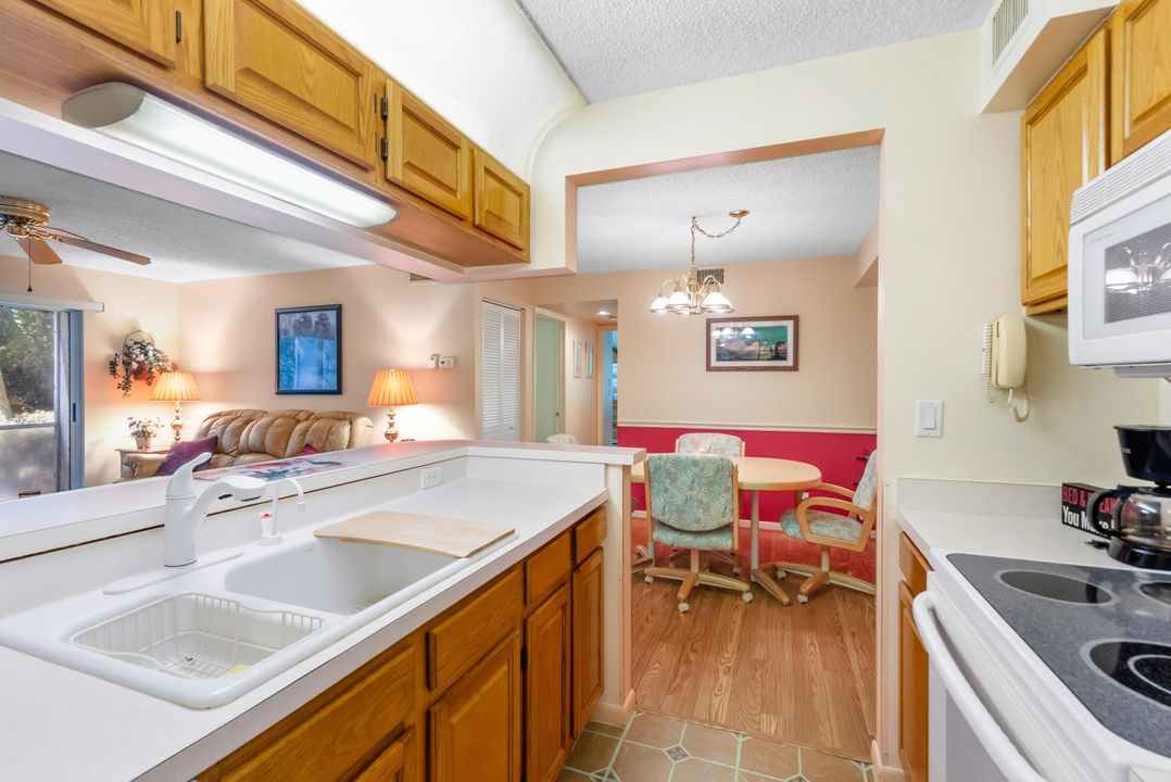 Active With Contract: $190,000 (2 beds, 2 baths, 1018 Square Feet)