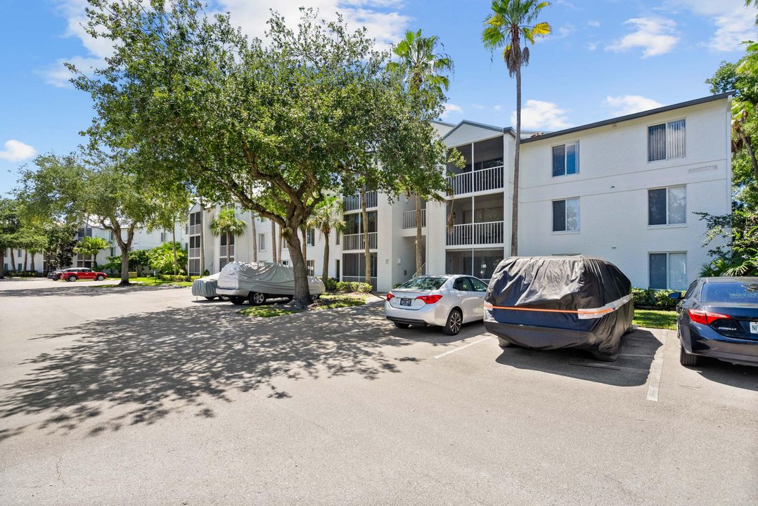 Active With Contract: $190,000 (2 beds, 2 baths, 1018 Square Feet)