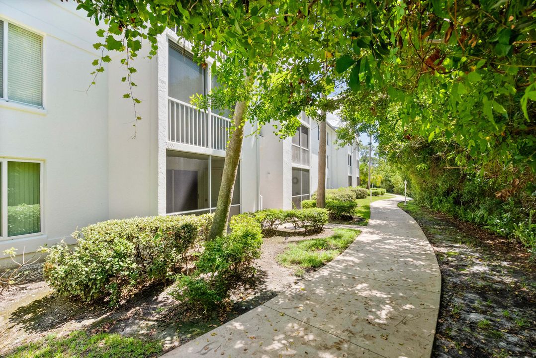 Active With Contract: $190,000 (2 beds, 2 baths, 1018 Square Feet)