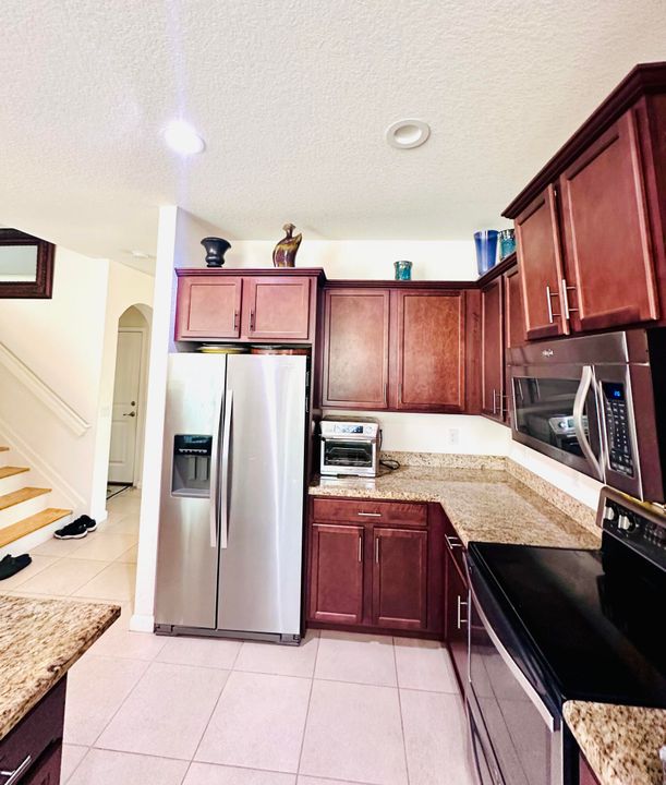 En Venta: $585,000 (5 camas, 3 baños, 2861 Pies cuadrados)