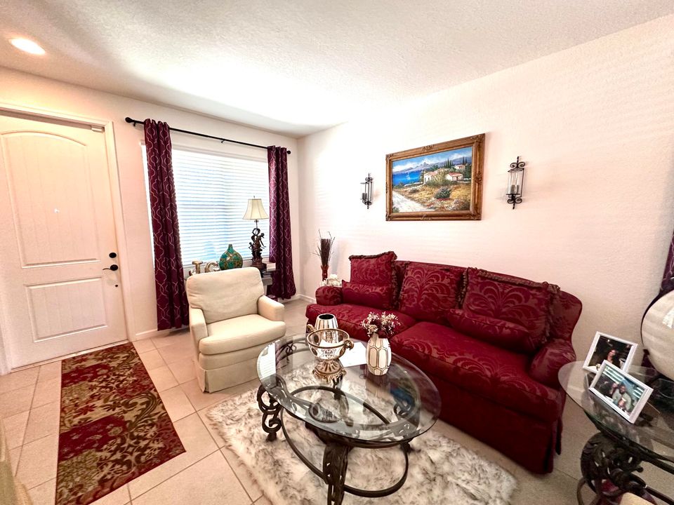 En Venta: $585,000 (5 camas, 3 baños, 2861 Pies cuadrados)