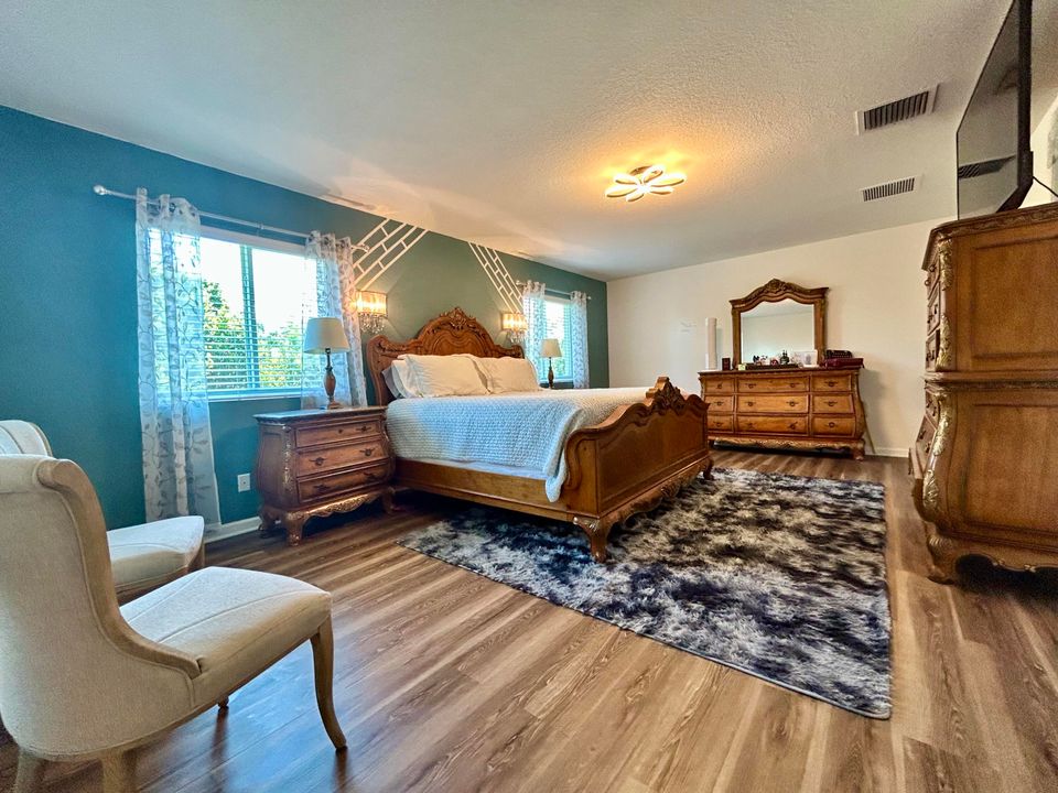 En Venta: $585,000 (5 camas, 3 baños, 2861 Pies cuadrados)