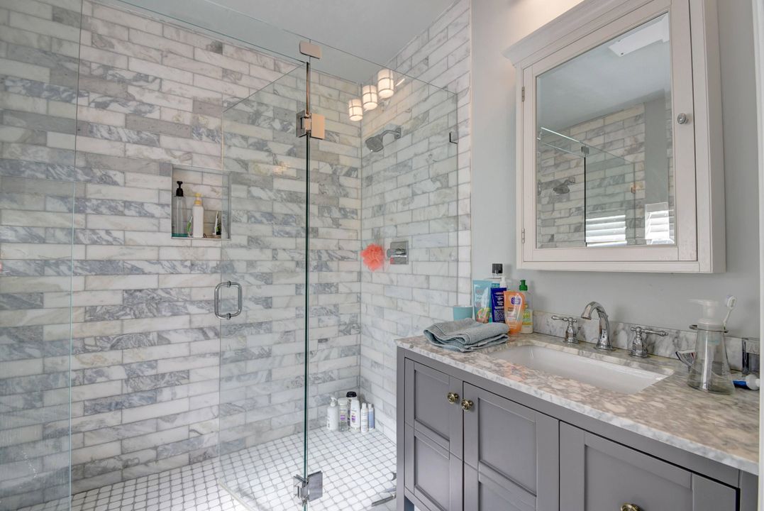 Activo con contrato: $7,500 (2 camas, 2 baños, 889 Pies cuadrados)